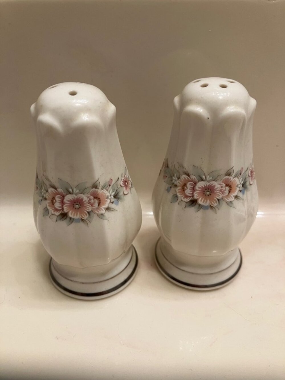 NORITAKE Rothchild SALT AND PEPPER SHAKER Set Ivory Floral